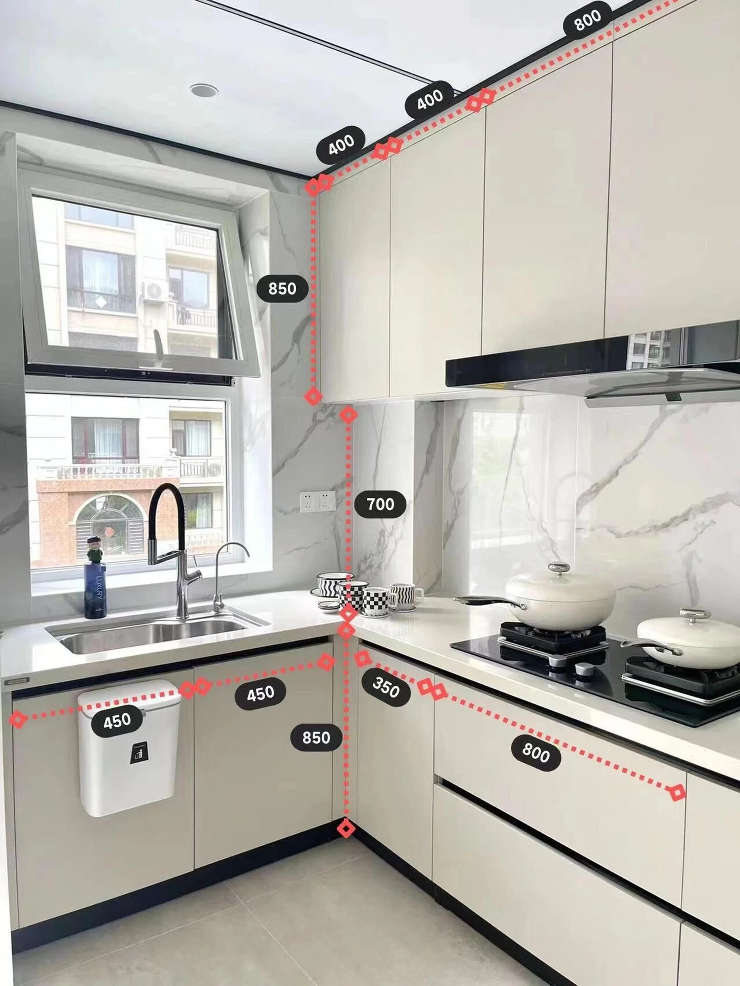 Compact L-shaped kitchen with measurement dimensions