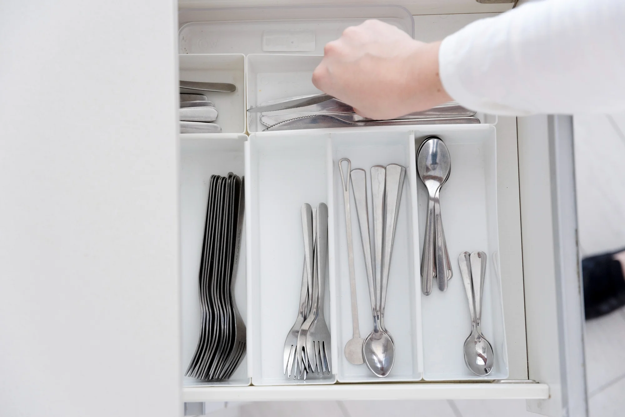 Kitchen drawer organizer with cutlery layout Kitchen drawer organizer with cutlery layout