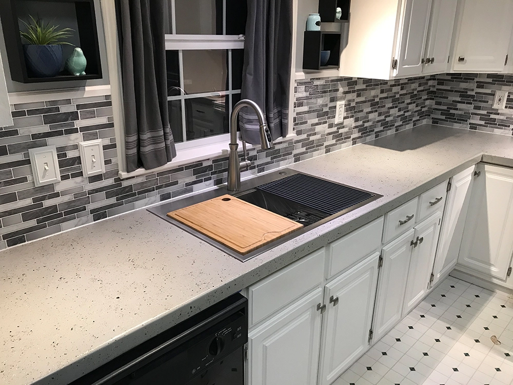Painted and refinished kitchen countertop with faux stone look