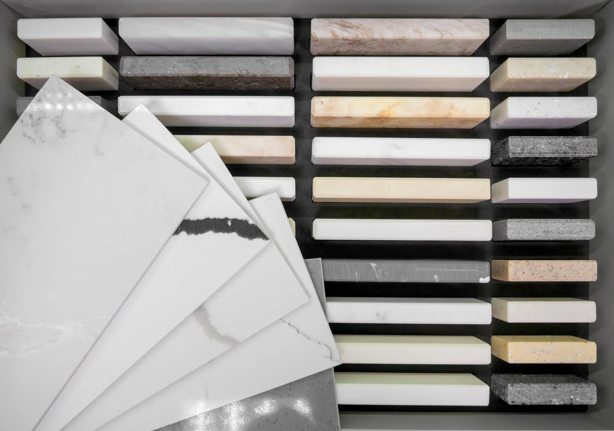 أنواع مختلفة من البلاط لاختيار أرضيات المطابخ