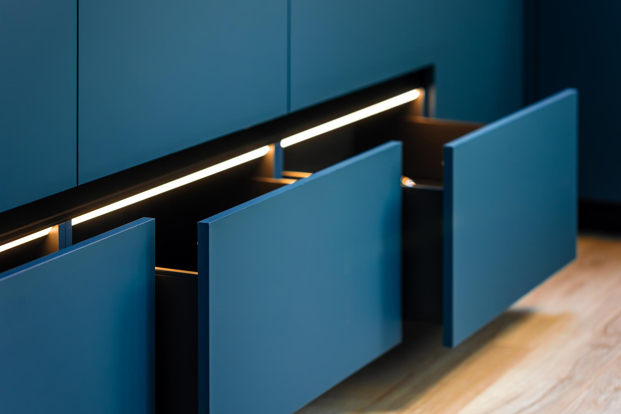 Integrated or Hidden Handles, Kitchen Cabinet Hardware Ideas