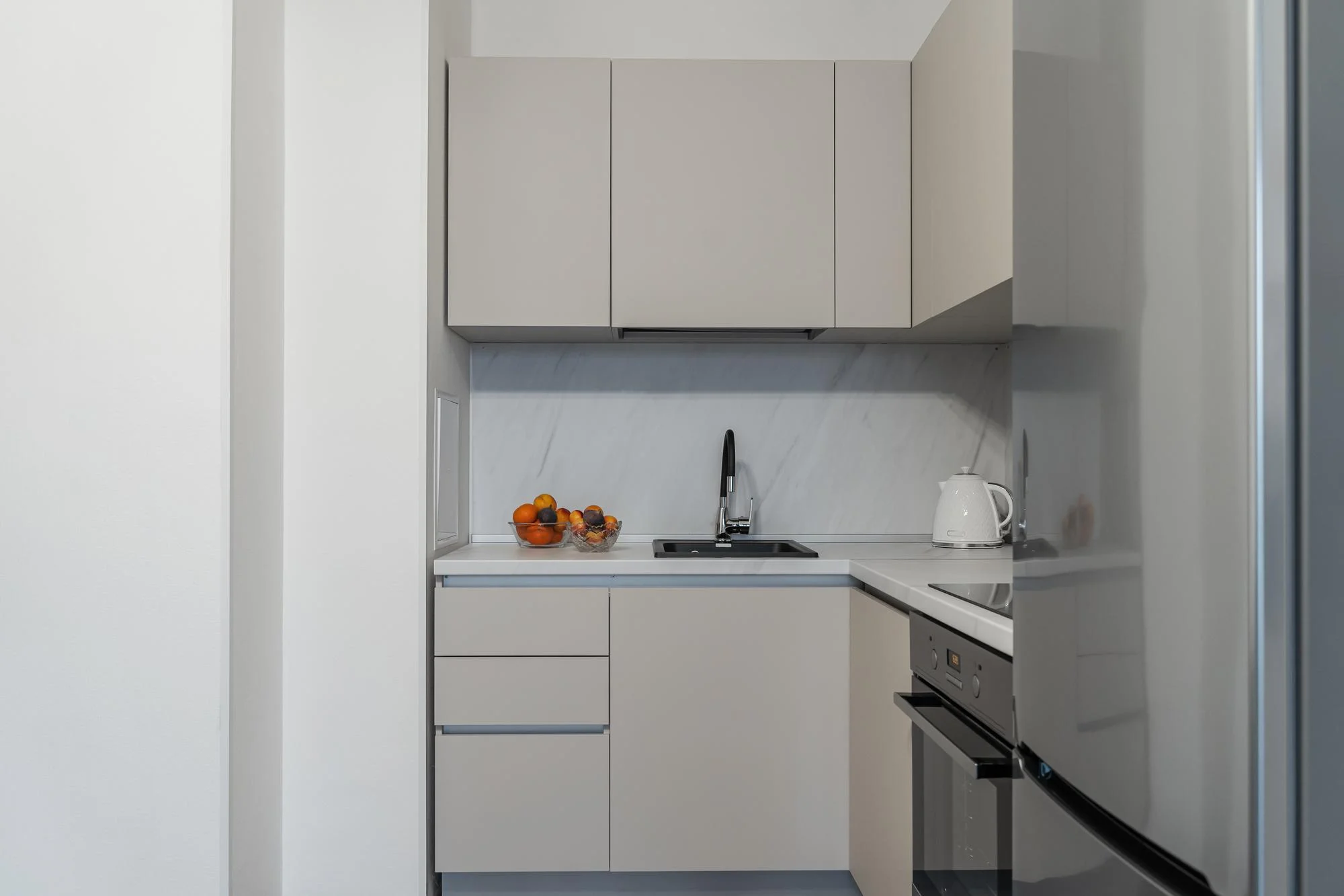 Минималистичный дизайн, идеи для оформления маленькой кухни