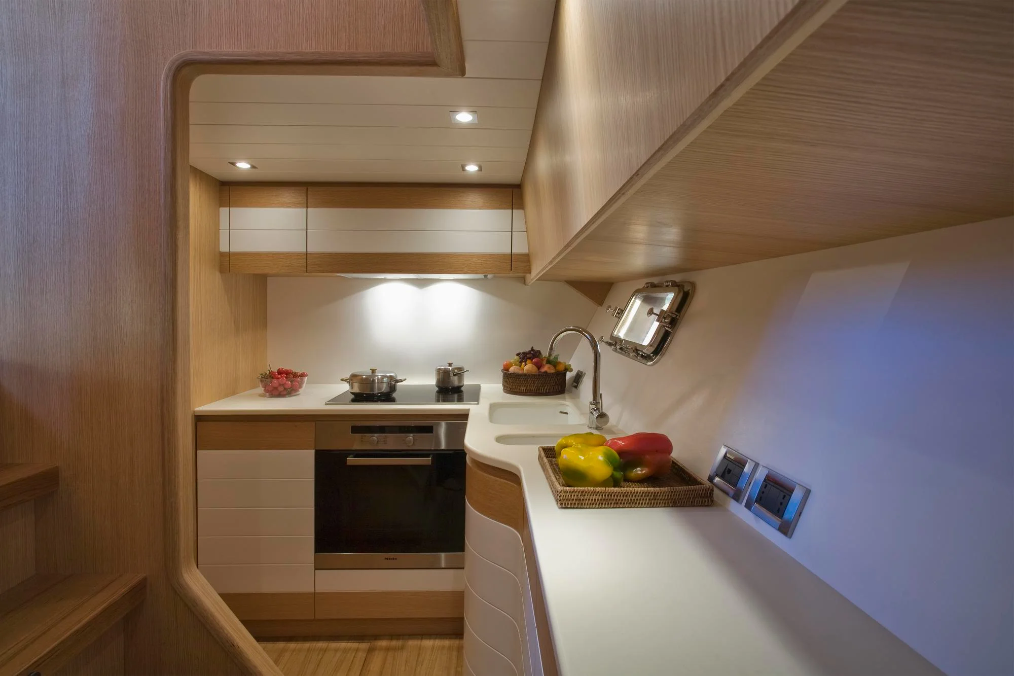 إضاءة أسفل الخزائن، أفكار لتصميم المطابخ الصغيرة