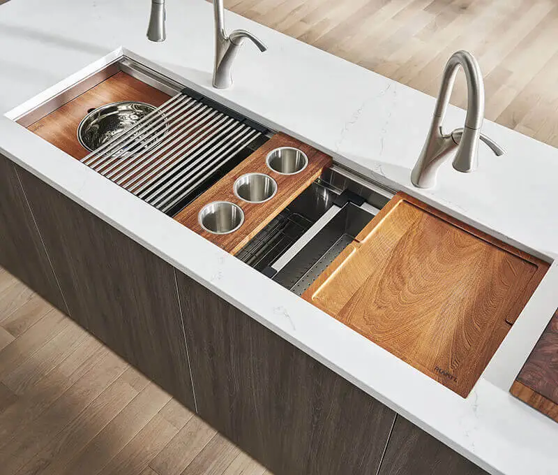 Workstation kitchen sink with cutting board and accessories
